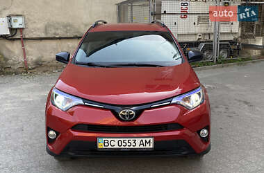 Позашляховик / Кросовер Toyota RAV4 2016 в 