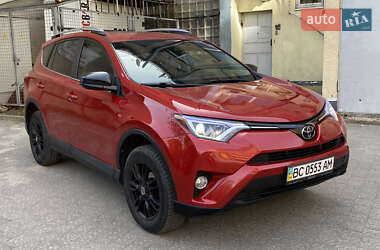 Позашляховик / Кросовер Toyota RAV4 2016 в 