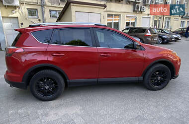 Позашляховик / Кросовер Toyota RAV4 2016 в 