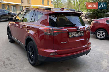 Позашляховик / Кросовер Toyota RAV4 2016 в 