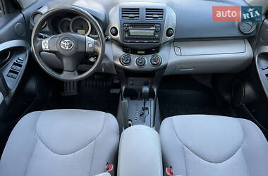 Позашляховик / Кросовер Toyota RAV4 2012 в 