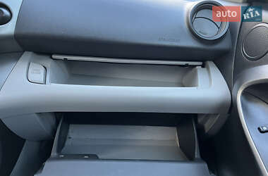 Позашляховик / Кросовер Toyota RAV4 2012 в 