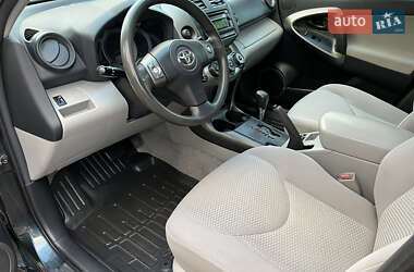 Позашляховик / Кросовер Toyota RAV4 2012 в 