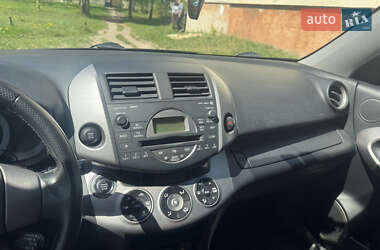 Позашляховик / Кросовер Toyota RAV4 2007 в 