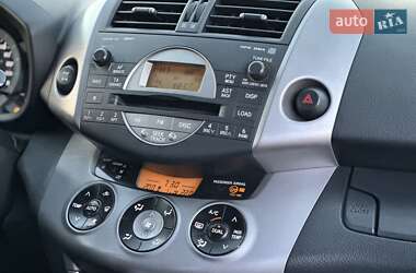 Внедорожник / Кроссовер Toyota RAV4 2008 в 