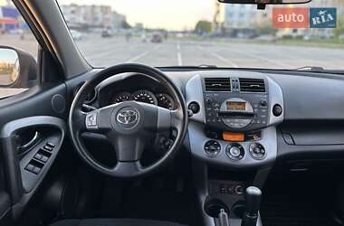 Внедорожник / Кроссовер Toyota RAV4 2008 в 