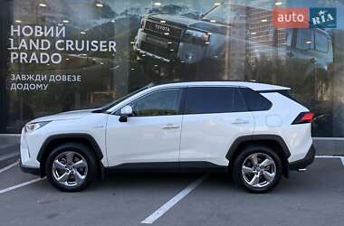 Позашляховик / Кросовер Toyota RAV4 2020 в 