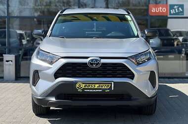 Внедорожник / Кроссовер Toyota RAV4 2020 в 