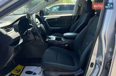 Внедорожник / Кроссовер Toyota RAV4 2020 в 