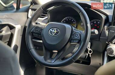 Внедорожник / Кроссовер Toyota RAV4 2020 в 