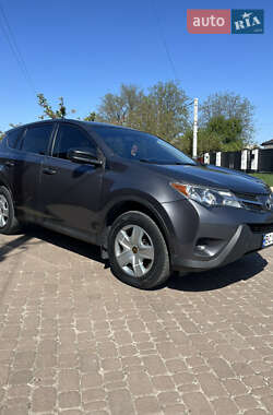 Внедорожник / Кроссовер Toyota RAV4 2015 в 