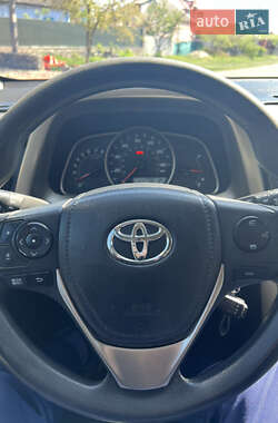 Внедорожник / Кроссовер Toyota RAV4 2015 в 