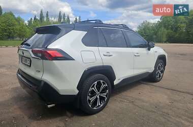 Позашляховик / Кросовер Toyota RAV4 2021 в 