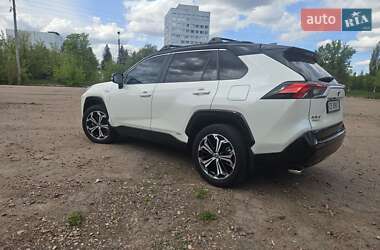 Позашляховик / Кросовер Toyota RAV4 2021 в 