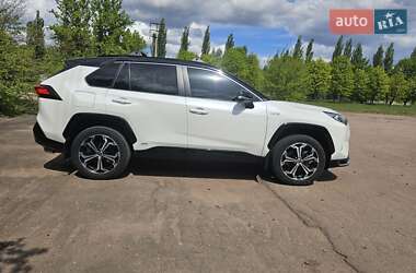 Позашляховик / Кросовер Toyota RAV4 2021 в 