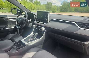 Позашляховик / Кросовер Toyota RAV4 2021 в 