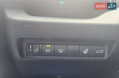 Позашляховик / Кросовер Toyota RAV4 2021 в 