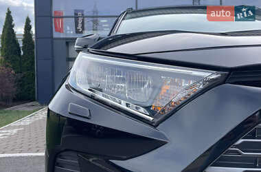 Позашляховик / Кросовер Toyota RAV4 2021 в 