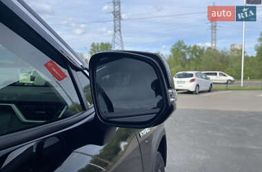 Позашляховик / Кросовер Toyota RAV4 2021 в 