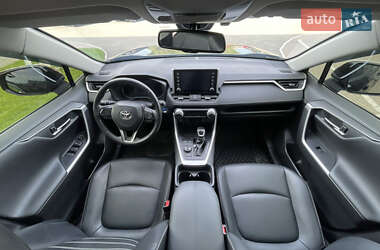 Позашляховик / Кросовер Toyota RAV4 2021 в 