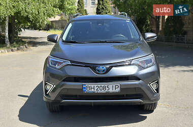Внедорожник / Кроссовер Toyota RAV4 2018 в 