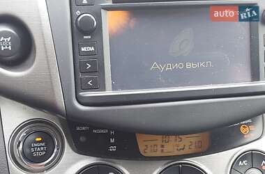 Позашляховик / Кросовер Toyota RAV4 2012 в 