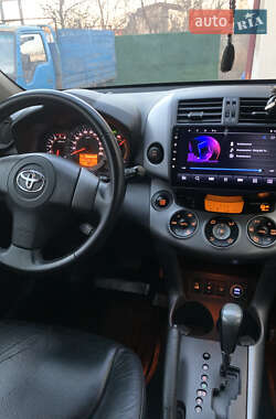 Внедорожник / Кроссовер Toyota RAV4 2006 в 