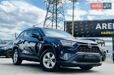 Внедорожник / Кроссовер Toyota RAV4 2021 в 