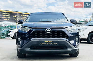 Внедорожник / Кроссовер Toyota RAV4 2021 в 