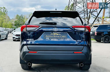 Внедорожник / Кроссовер Toyota RAV4 2021 в 