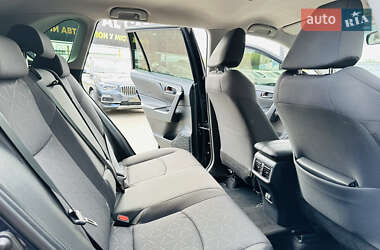 Внедорожник / Кроссовер Toyota RAV4 2021 в 