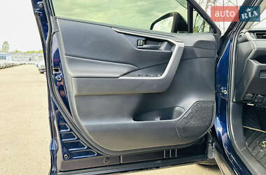 Внедорожник / Кроссовер Toyota RAV4 2021 в 