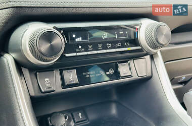 Внедорожник / Кроссовер Toyota RAV4 2021 в 
