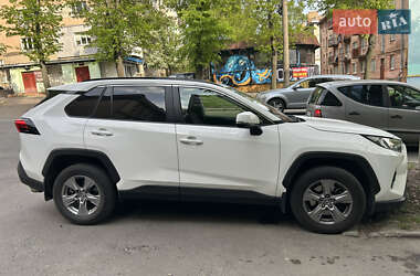 Внедорожник / Кроссовер Toyota RAV4 2023 в Ровно