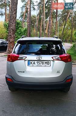 Позашляховик / Кросовер Toyota RAV4 2014 в 