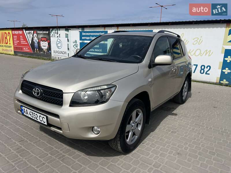 Внедорожник / Кроссовер Toyota RAV4 2006 в 