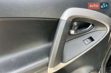 Внедорожник / Кроссовер Toyota RAV4 2006 в 