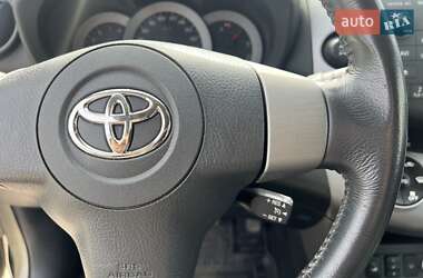 Внедорожник / Кроссовер Toyota RAV4 2006 в 