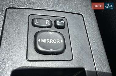 Внедорожник / Кроссовер Toyota RAV4 2006 в 