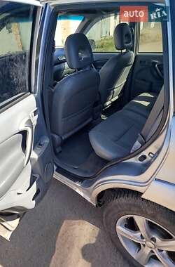 Внедорожник / Кроссовер Toyota RAV4 2002 в 