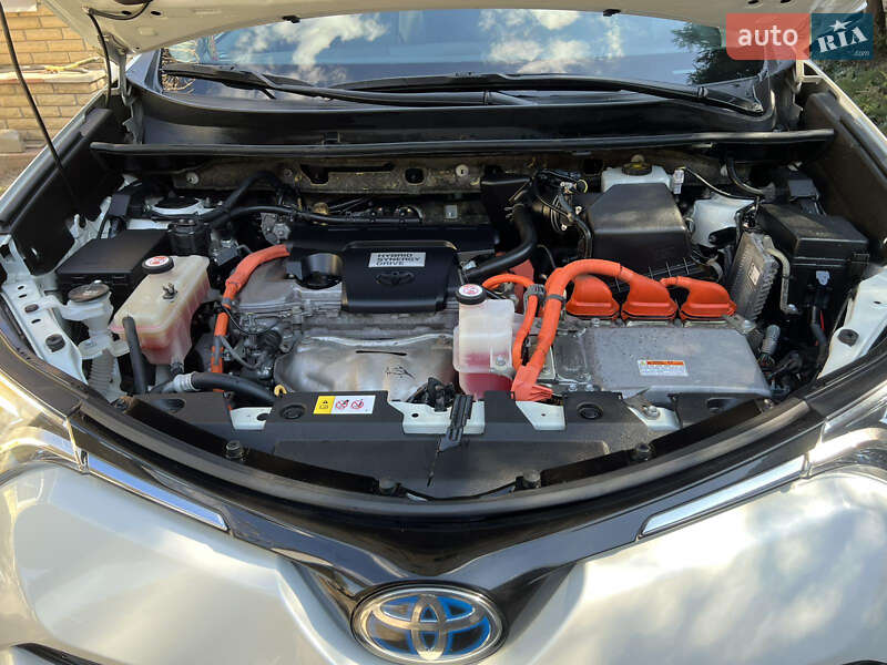 Позашляховик / Кросовер Toyota RAV4 2016 в Дніпрі