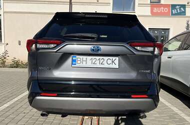 Внедорожник / Кроссовер Toyota RAV4 2019 в 
