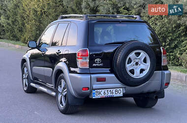 Внедорожник / Кроссовер Toyota RAV4 2003 в 