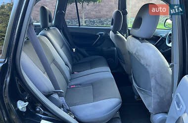 Внедорожник / Кроссовер Toyota RAV4 2003 в 