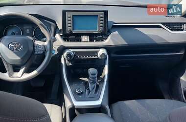 Позашляховик / Кросовер Toyota RAV4 2022 в 