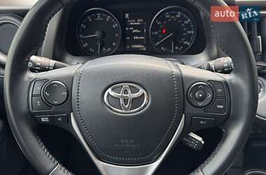 Позашляховик / Кросовер Toyota RAV4 2018 в 