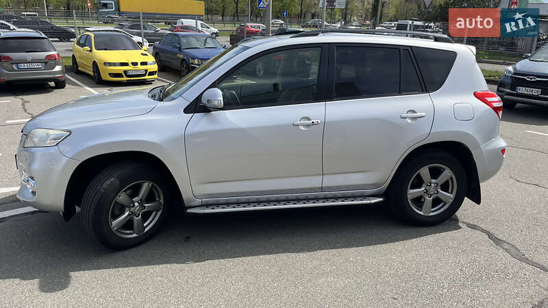 Позашляховик / Кросовер Toyota RAV4 2012 в Києві фото 15 Позашляховик / Кросовер Toyota RAV4 2012 в Києві