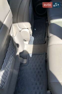 Внедорожник / Кроссовер Toyota RAV4 2007 в 