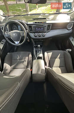 Внедорожник / Кроссовер Toyota RAV4 2016 в 