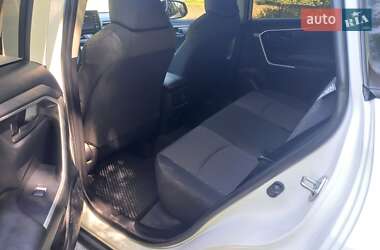 Внедорожник / Кроссовер Toyota RAV4 2019 в 